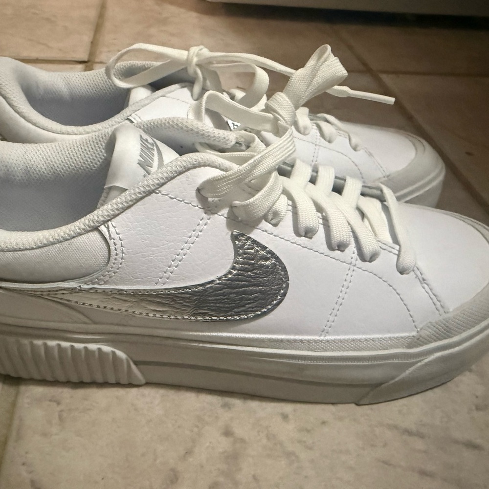 Nike Court Legacy 8.5 women's‎